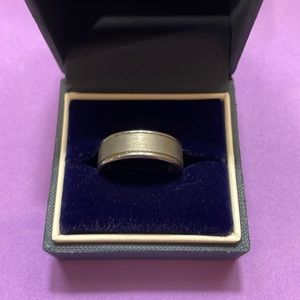 Men’s Wedding Band